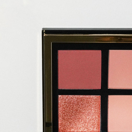 Close up image of the VIEVE Soul Shadows eye quad in shade Lure showcasing the range of highly pigmented shades