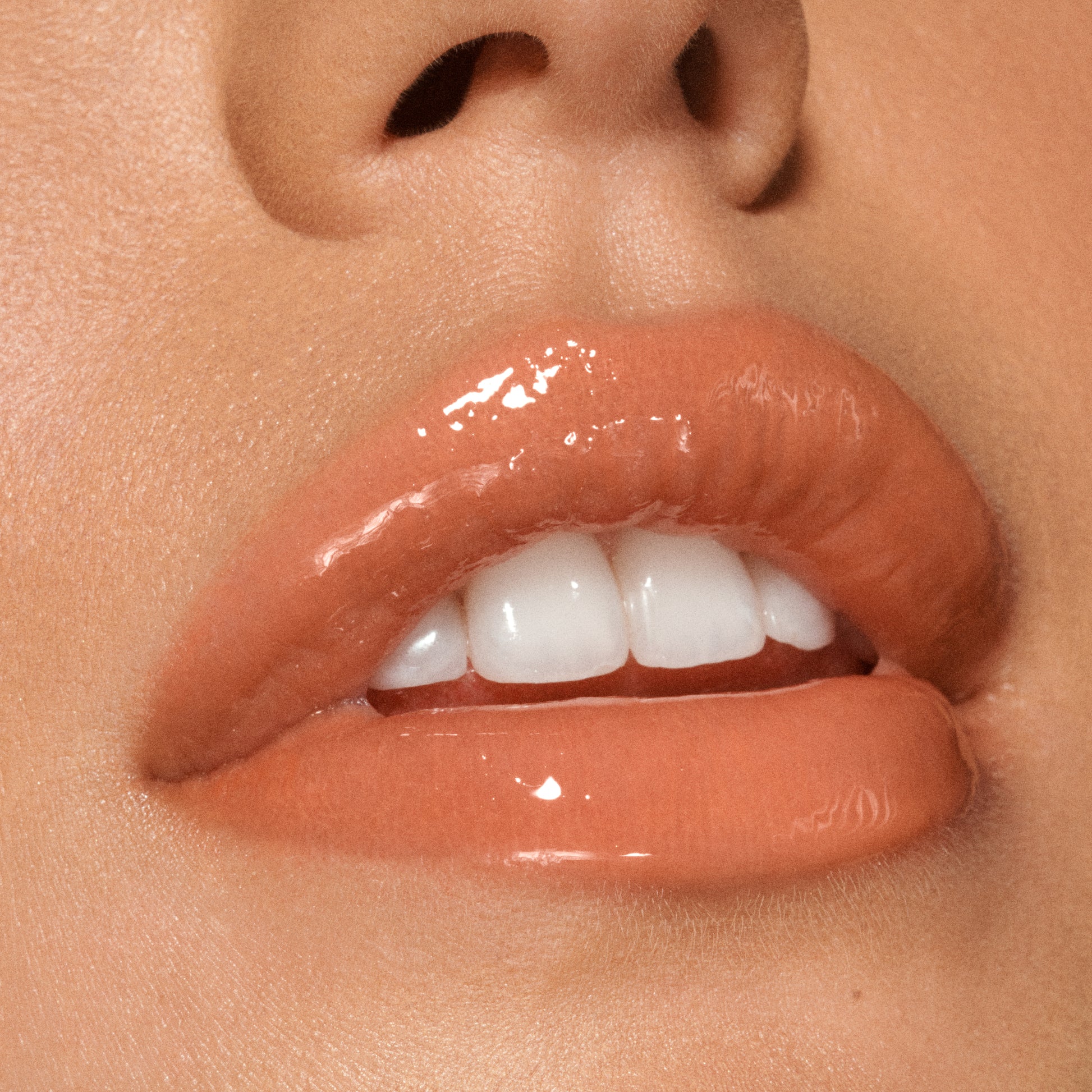 VIEVE Lip Dew Lip gloss vieve-lip-dew-pesca-peach-lipgloss-3