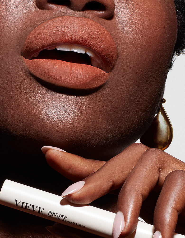 VIEVE The Future of Lip feature mixed row poutder-feature-card-model