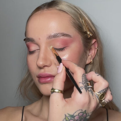 225 Precise Eyeshadow Packer Brush