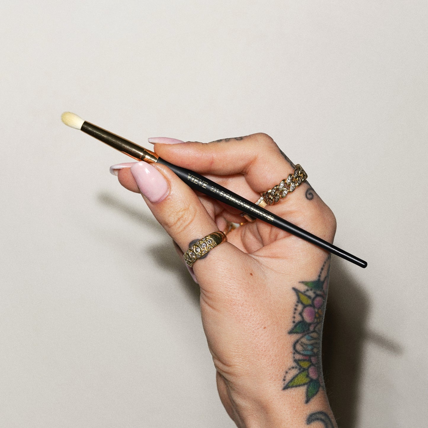 VIEVE 221 Eyeshadow Smudger Brush Brushes vieve-221-eyeshadow-smudger-eye-brush-3