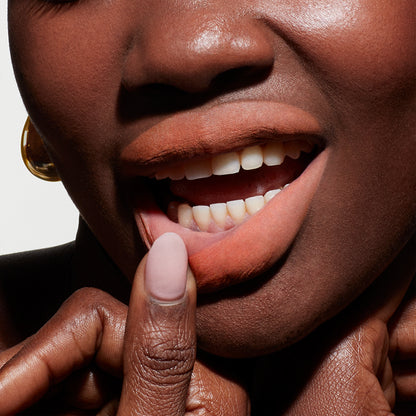 VIEVE Poutder Lipstick vieve-bellini-peachy-nude-lip-mousse-4