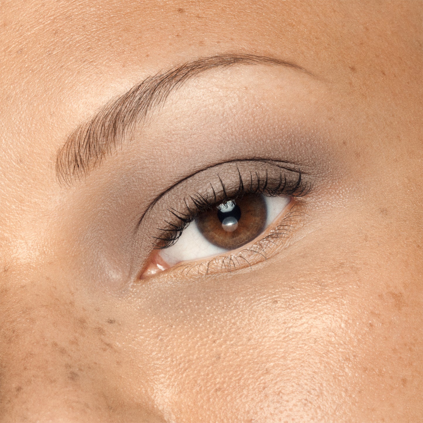 VIEVE Eye Wand Eyeshadow vieve-concrete-charcoal-grey-eyeshowdow-stick-3