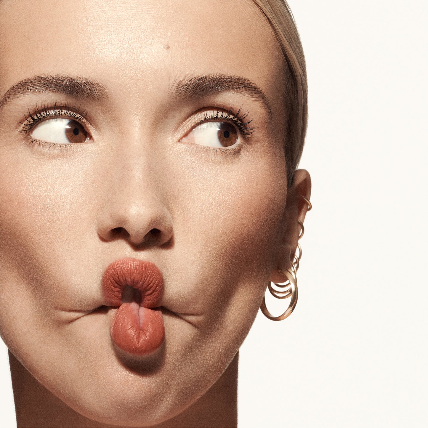 VIEVE Poutder Lipstick vieve-miss-figgy-soft-brown-lip-mousse-3