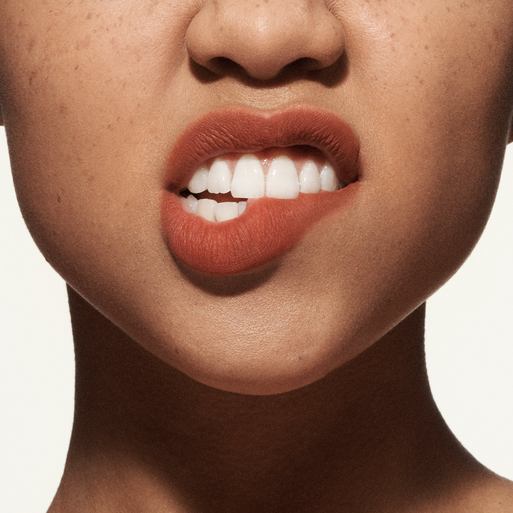 Poutder Miss Figgy | Brown Soft Matte Lip Mousse | VIEVE