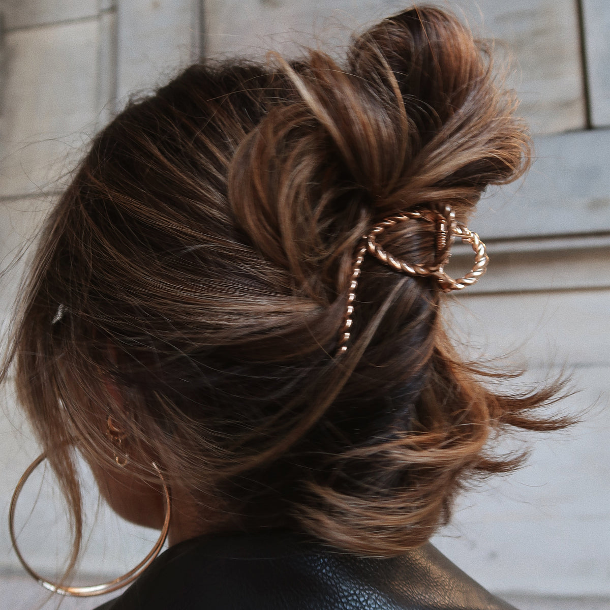 VIEVE Claw Clip Accessories vieve-twisted-gold-claw-clip-2-b